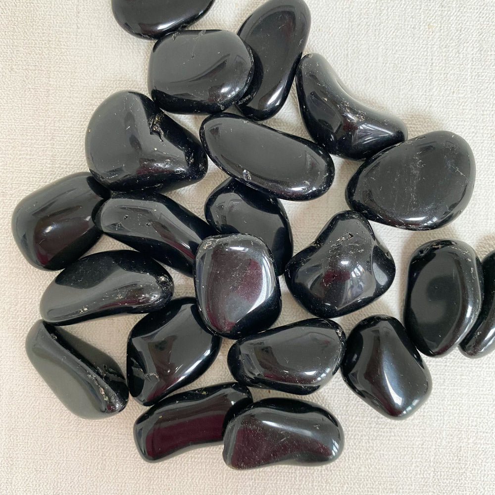 Obsidian tumblestone (with description card)